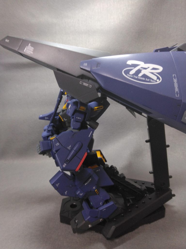 真横から。こんなので加速して、中の人は、無事なんでしょうか?