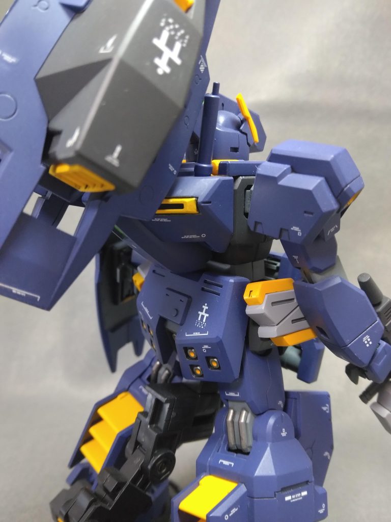 後ろから。一度にヘイズル系を量産するため、同じマスキングが続き、心が折れそうになります。(時々折れます。)同じ作業を続けられるので効率良いかと考えてましたが、案外そうでもないです。