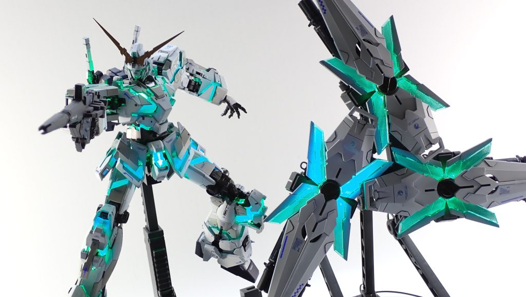 ケージやらはどうせ使わないんで作ってすらいませんが、このシールドファンネルは別。1/100だとマジでデカい。これまで発光するんだからすごいですよね。