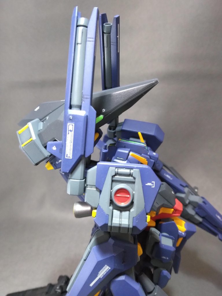 横から。クゥエルからの進化と考えるとすごい。