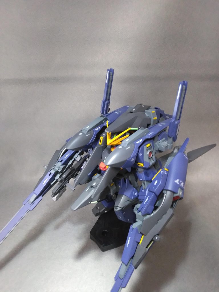 少し引いた写真。本体がどこか分からない、ゴテゴテ感が好きです。