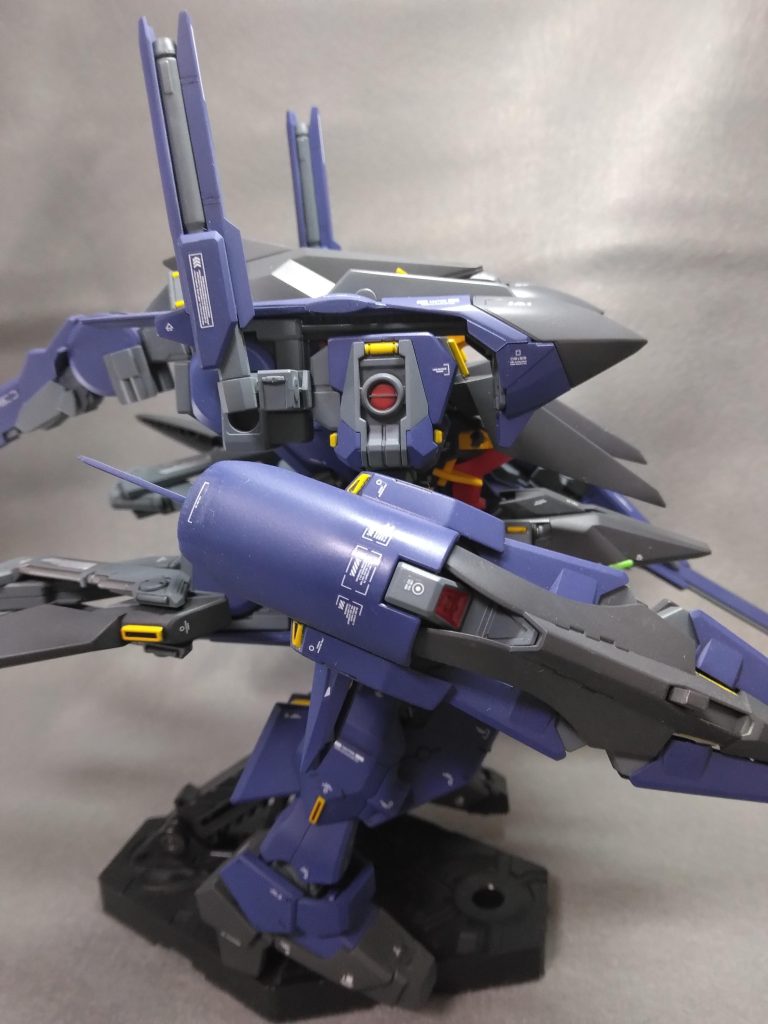 右側から。方のバーは、赤色のようですが、他と合わせて、黄色に。