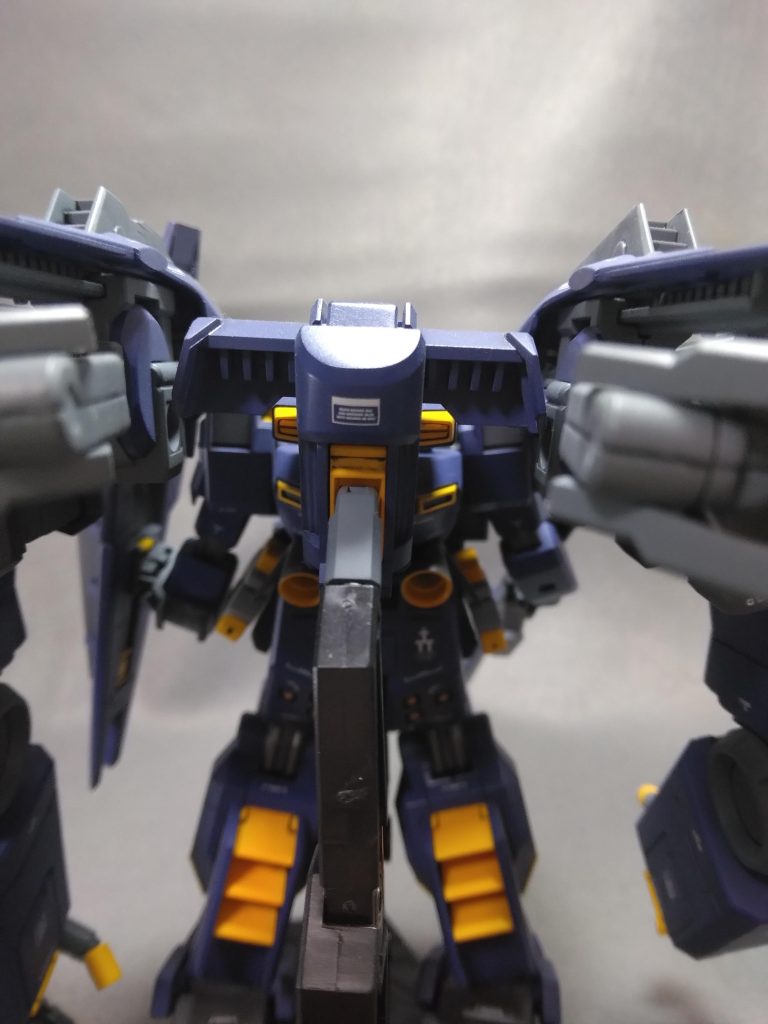 重さに耐えられず、まともに、自立できない。。。