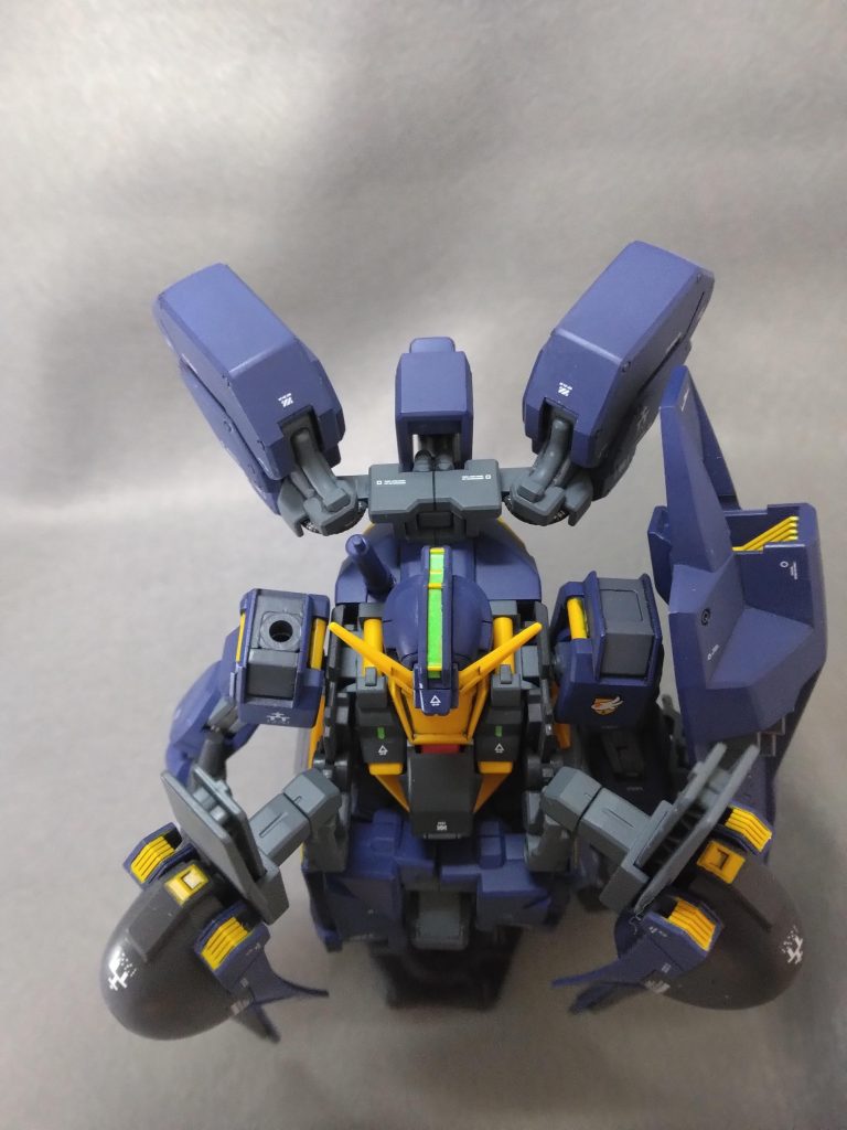 ほぼ真上から。ウィンチキャノンの塗り分けが、