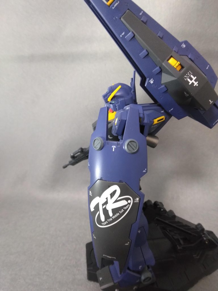 シールドのTRマーク貼るのが難しい。