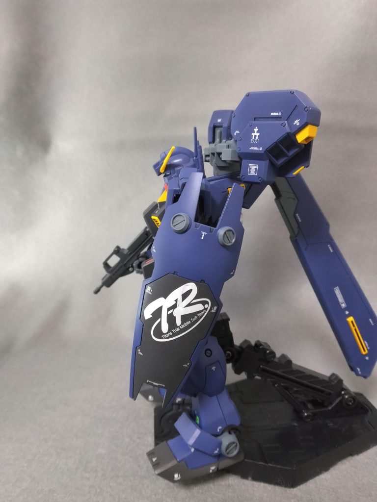 真横から。2号機のバックパック、好きです。それまで知らなかったのですが、ブックオフに積まれていたキットの箱絵で初めて見てから、ヘイズル沼にはまってしまいました。もちろんその時、購入してますが。