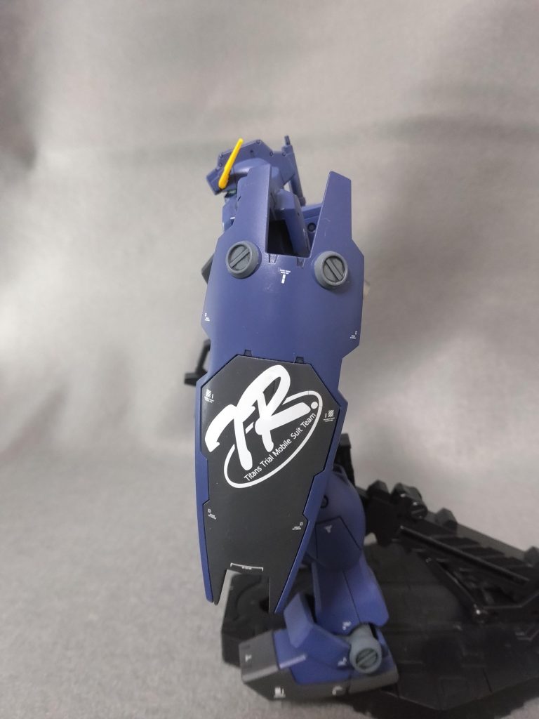 ティターンズブルー1、2は、成形色に非常に近似してよいのですが、ふと、成形色のまま、簡単仕上げでよいのでは？と思ってしまう。