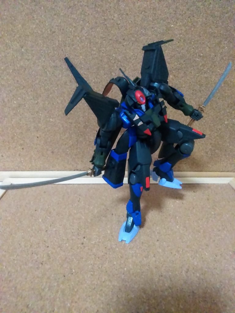 この「零影はライバル ポジション」なのだから「主役ロボである飛影」と同等かソレ以上の能力を有しております😤            武装面は当然ですし、普段は自律行動を     しますが、最大戦闘能力を発揮するのに      自身に適合する人間を乗せる必要が在ります🤔                       「飛影が三体のサポートロボと合体できる」のですが「零影にも同様に専用サポートロボ三体」が設定上は用意されてました😲           そして、第三の忍者戦士(くノ一型)の設定も…だがしかし、この時代の「悪しき風習」である商品売上不調による「番組打ち切り」に      このアニメも翻弄されるのでした😭💦       この時期の「ロボ アニメ」は殆どコレ❗😣