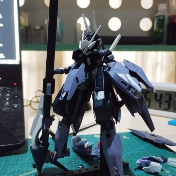 Hello guys, this is my current build after finishing Gundam Reivolva, there's no name for the build yet but it does have 2 modes, i made it based on Gundam Woundwort and Michaelis.皆さんこんにちは、これはガンダムレイボルバを完成させた後の僕の現在のビルドです。ビルドの名前はまだありませんが、2つのモードがあります。ガンダムワウンドワートとミカエリスをベースに作りました。（1枚目）