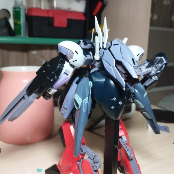 Hello guys, this is my current build after finishing Gundam Reivolva, there's no name for the build yet but it does have 2 modes, i made it based on Gundam Woundwort and Michaelis.皆さんこんにちは、これはガンダムレイボルバを完成させた後の僕の現在のビルドです。ビルドの名前はまだありませんが、2つのモードがあります。ガンダムワウンドワートとミカエリスをベースに作りました。（3枚目）