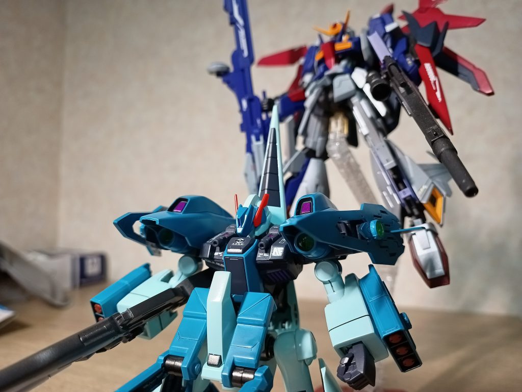 最後はライトニングZガンダムと。しばらくはライトニングZガンダムの僚機を作っていこうかと。