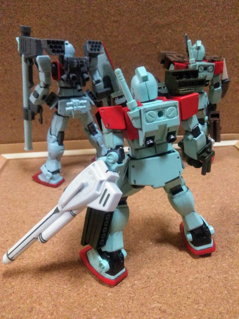 《 G レオパルド》のパ…❌オマージュ               なのだから重火力による打突戦法を得意と     します😏そんな訳で武装はと云うと          「D式 右腕接続式 6 連 ロケット発射機」              「D式 右肩部大型ミサイル× 4・                                            小型ミサイル× 8」         「左腕接続式 ビーム ランチャー」                      「D式 胸部 6 連ロケットランチャー× 2」                 「D式 左脚部大型ミサイル × 4 」             「D式 膝部大型ミサイル × 2 × 2 」          「ジム標準装備」              と成ります😋                イヤっ❗DONだけ盛ってんだっ❗❗👹