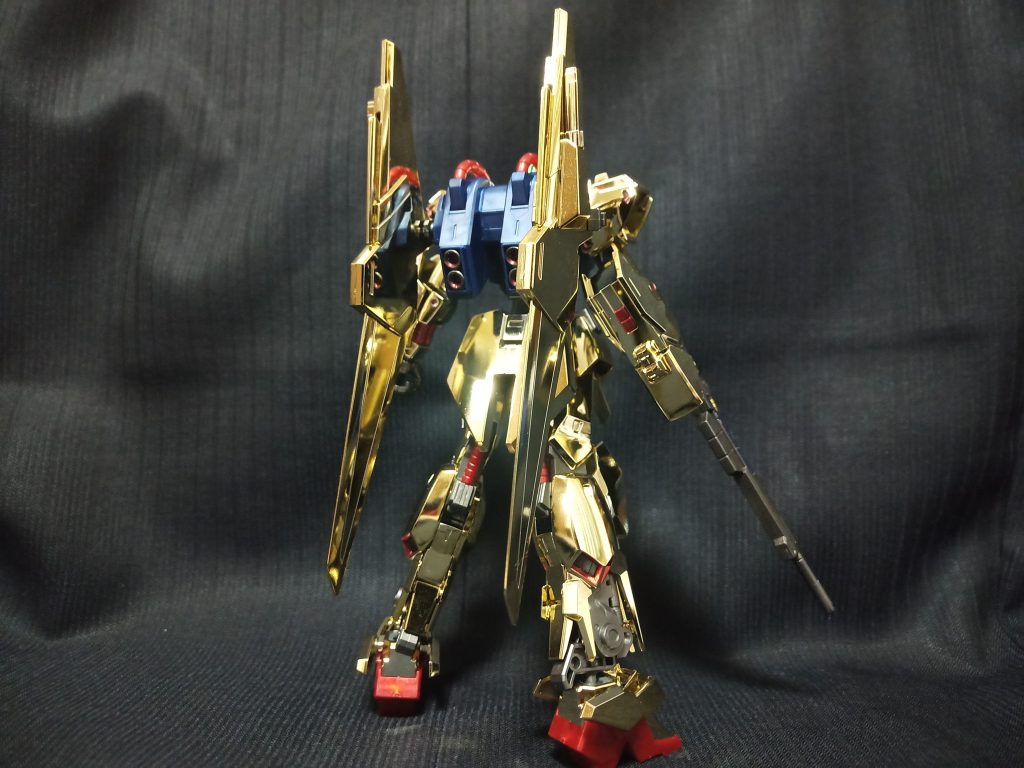 ありません( ̄▽ ̄;)完全に部分塗装パチ組みです:(;´꒳`;): 煌式自体こちらのサイトではあまり見かけないと思うんですが多分メッキのプレバン品なので弄るにしても百万式とか弄った方が弄り甲斐があるし投稿するのもなぁ…とかの理由なんだろうなと思います^^;なのでキットレビュー的な感じが否めませんがご容赦下さい(´×ω×`)