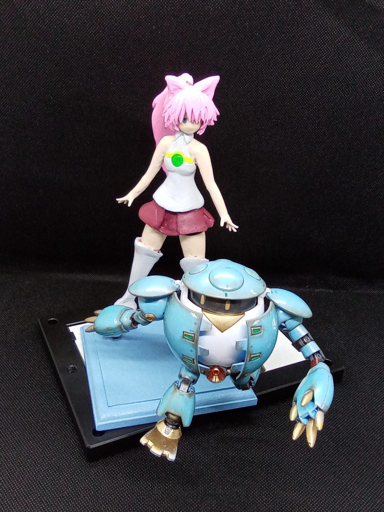 塗料イザーク専用カラーを使用した後にパール塗装してウエザリング色が寂しいと思った部分に差し色をいれています