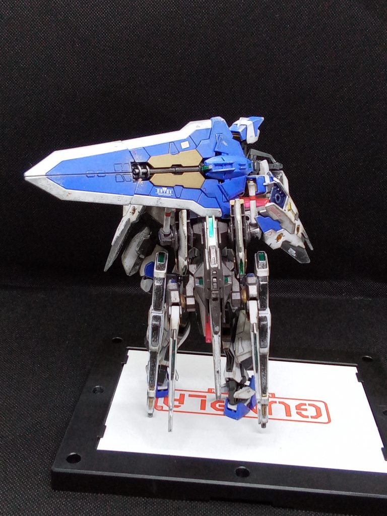 なんとなく青で塗った結果 この大剣が似合いそうだったので持たせてみました