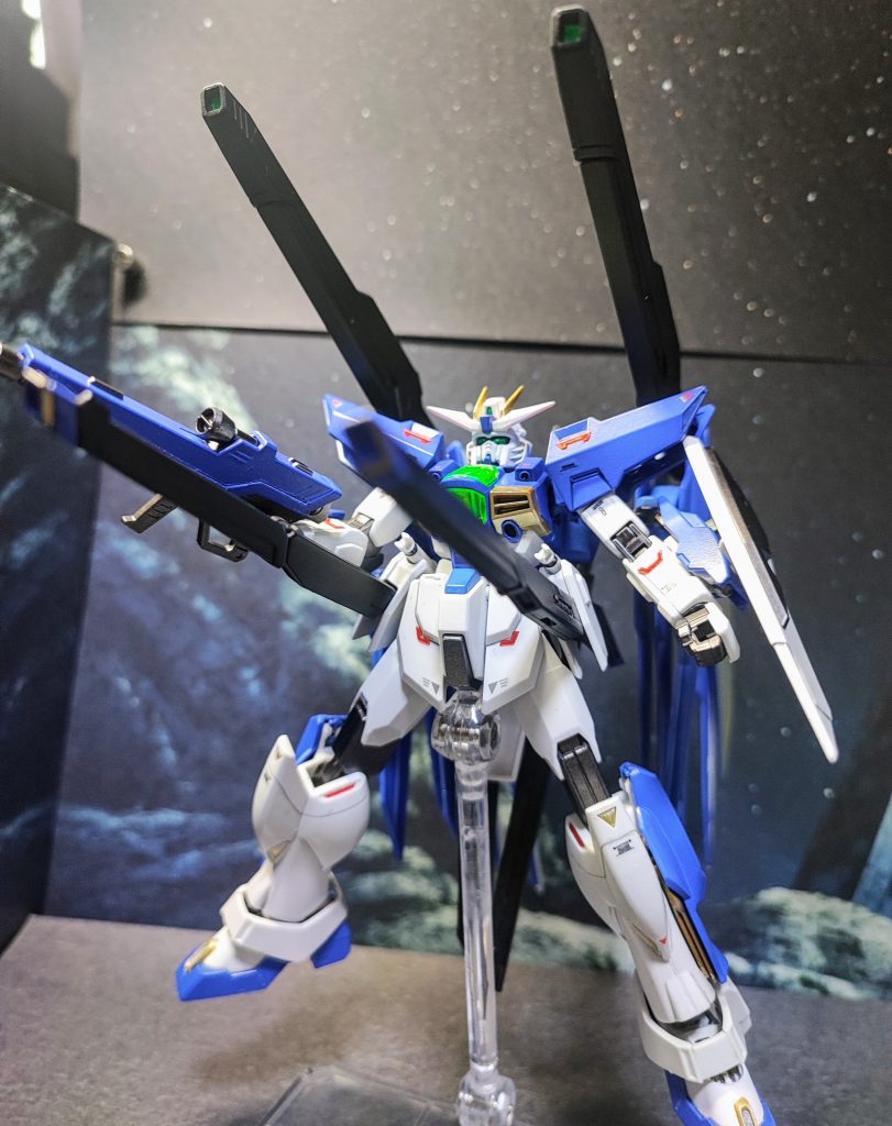 ハイマットフルバーストウイングを収められるので少しスッキリした印象?