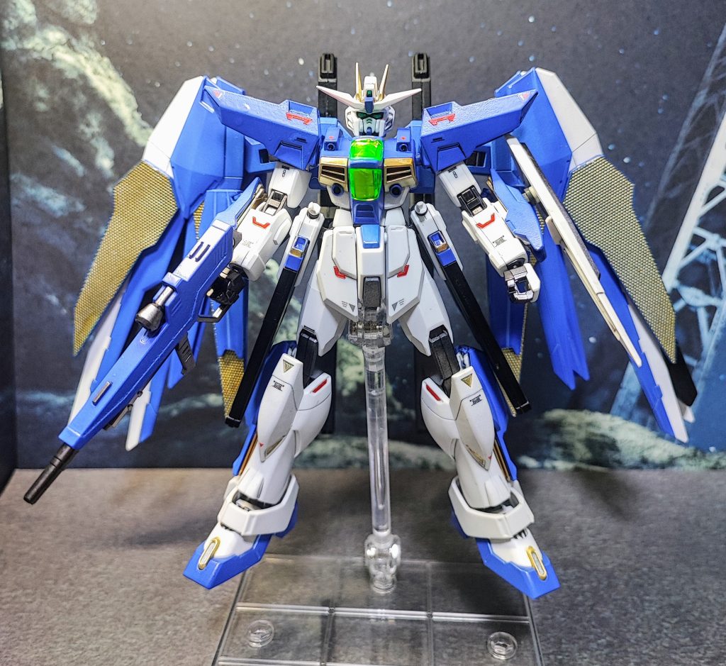 素立ちどうしても隠し方が思いつかず、リフレクターむき出しです。ウイング展開しなくてもゴテゴテ感でますね。