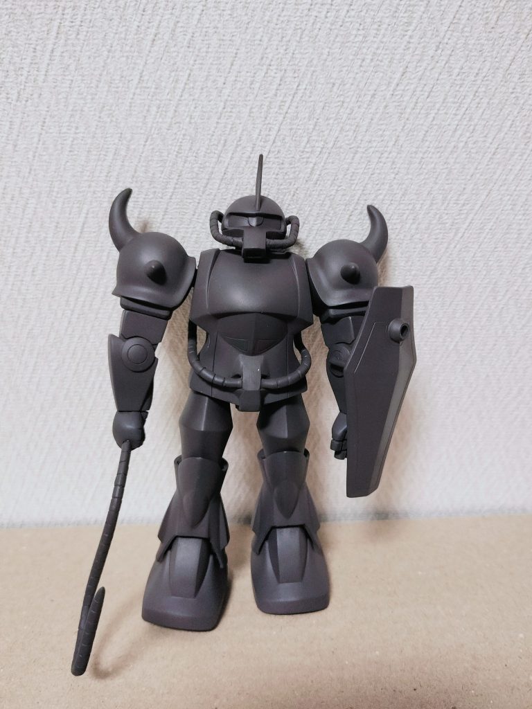 組み立ててから黒に近いサフを吹いたところです。