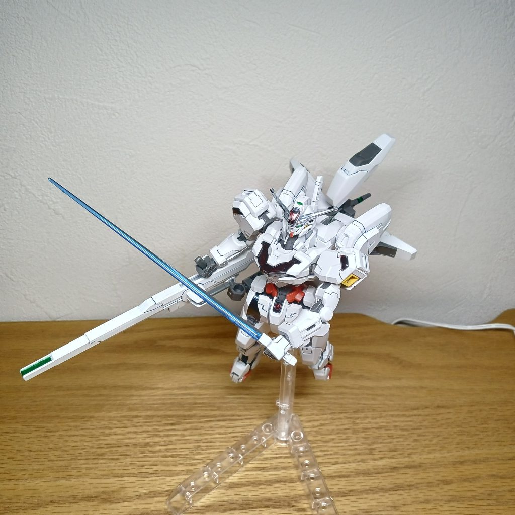 適度ポージング離れて撮ると赤が見えづらい（カメラのせい）肉眼ではしっかり見える。