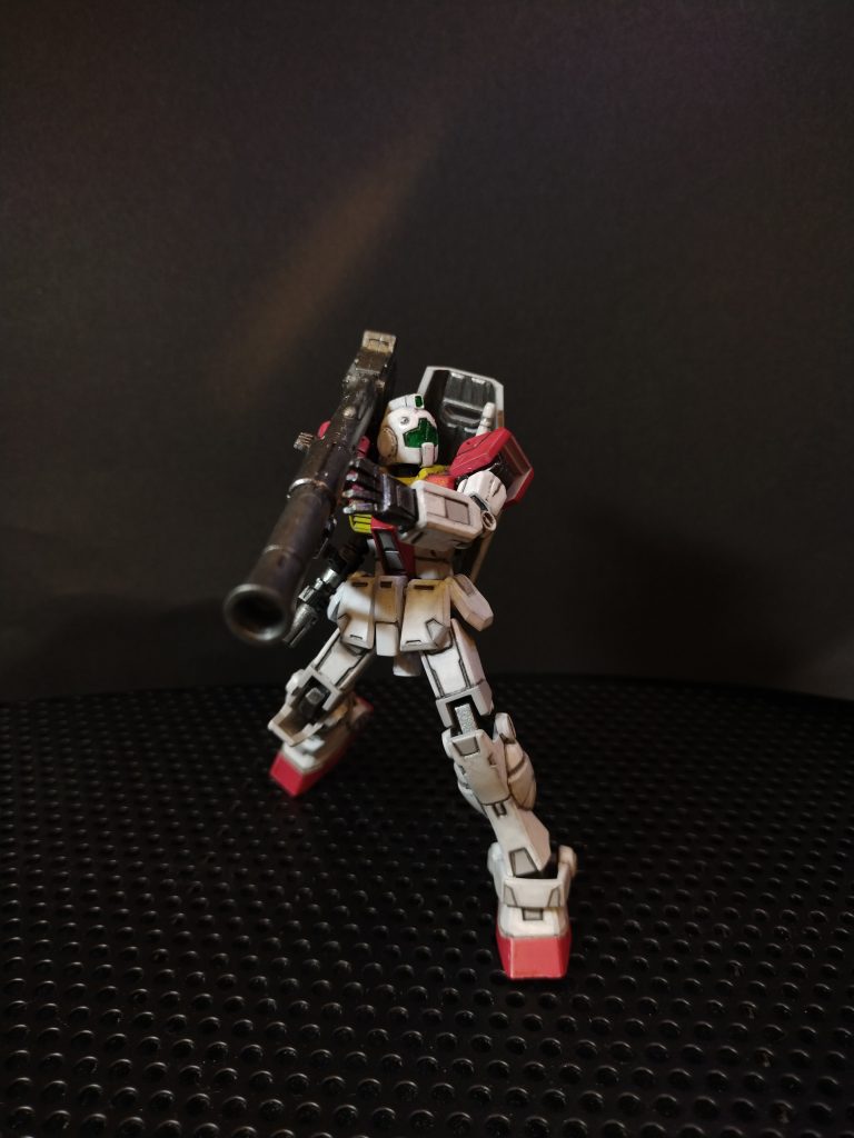 背中に磁石仕込んで盾背負い右腰にスプレーガン装着可能なのでまず出会い頭にバズーカぶっ放すイメージで