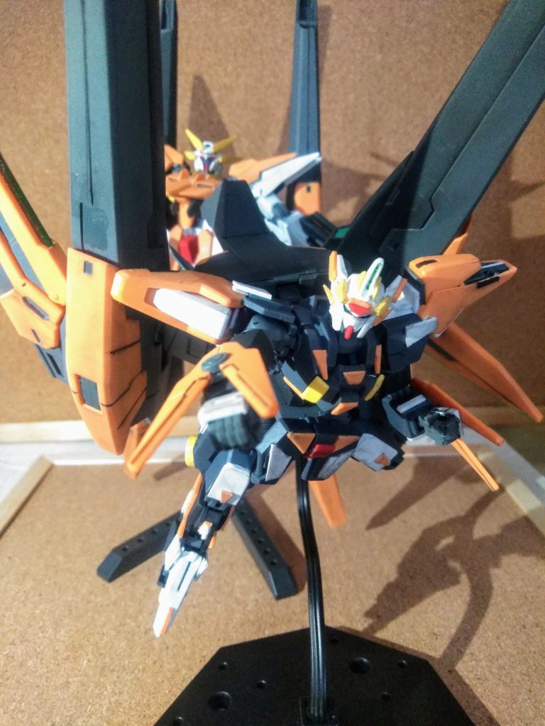 ハイ。アクション❗ 何処に装備しているのか判らない 「シザー ビット」を両腕にくっ付けてみました😊