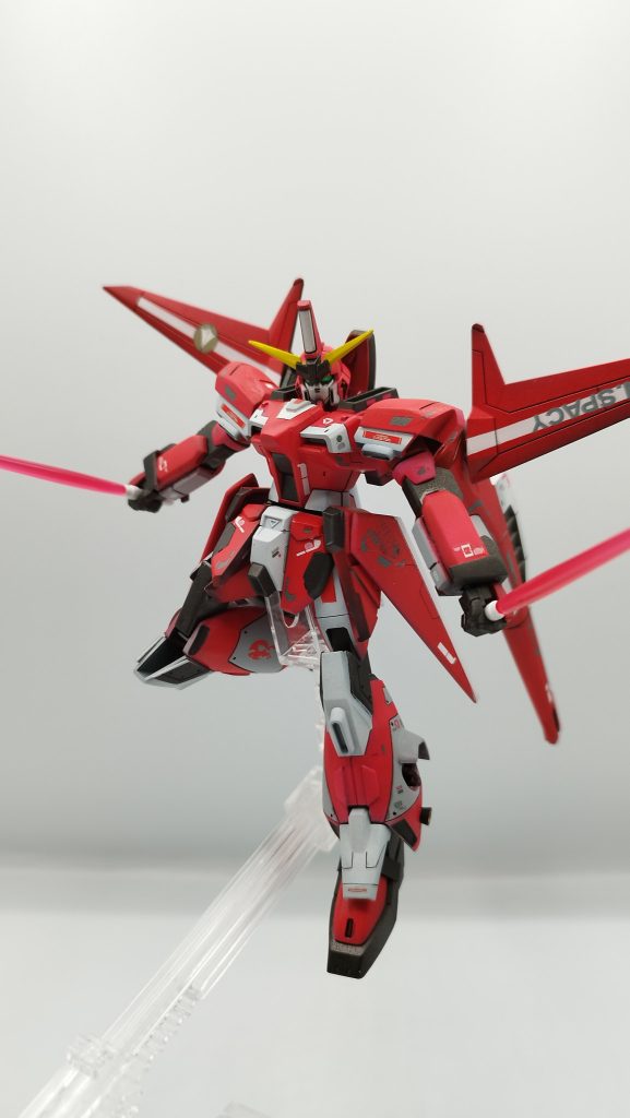 翼には、いつも通り、U.N.SPACYと統合軍のデカールを貼ることでかろうじてマクロス感があるようにしました。