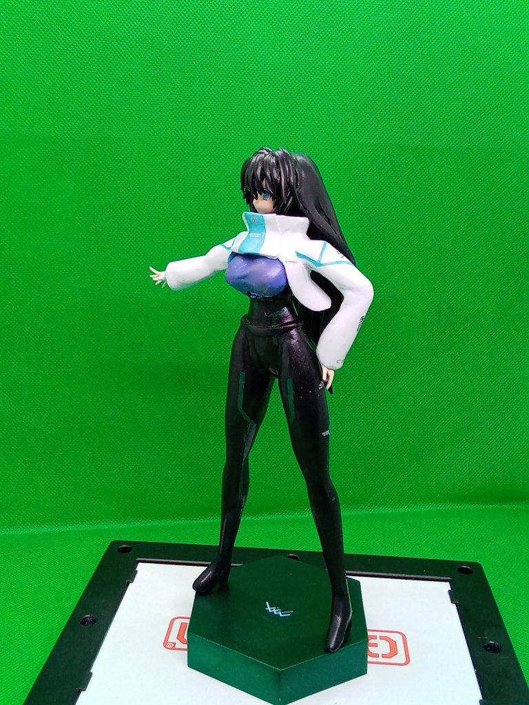 胴体は石粉粘土上着と髪の毛(後ろの長い部分)はファンド前髪と顔はエポパテを使用しています。