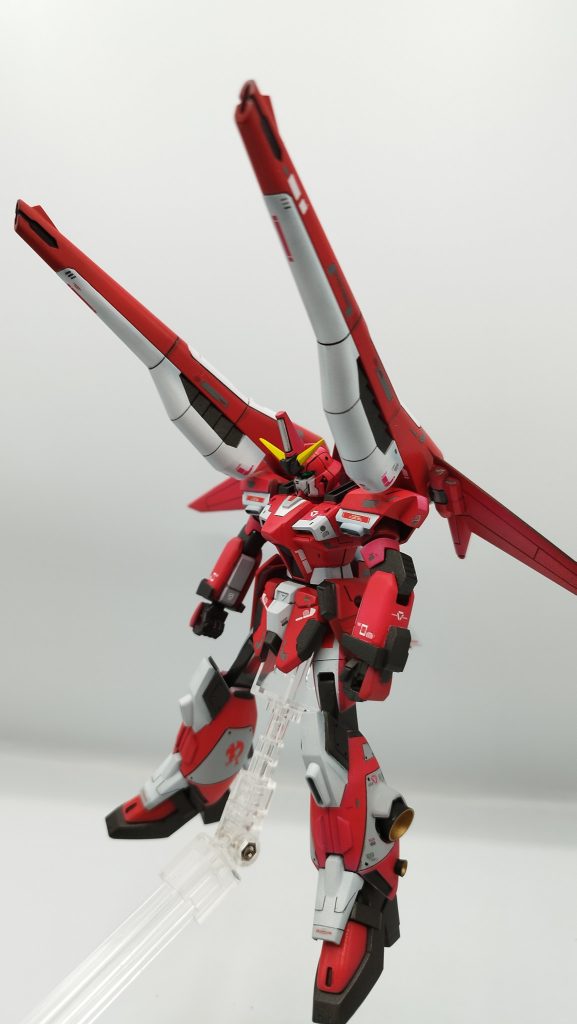 でかいバズーカは肩に移動することも可能でが、最初からそういう仕様です。