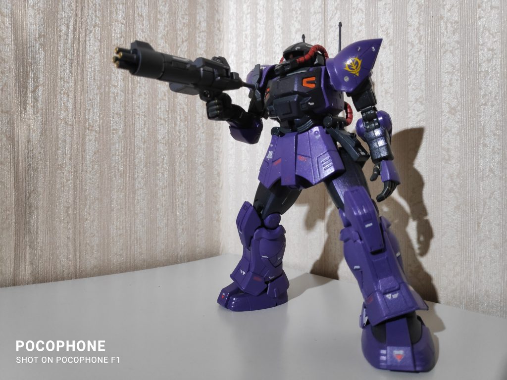 4連式ブルパップガン。全く知らない装備。デカール貼ったり銃口を金属パーツでディテールアップしたりと中々いい感じになりました。