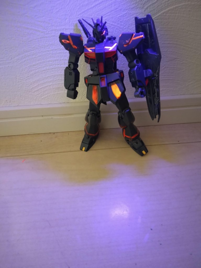 ニューガンダム–4枚目/制作者：けいと