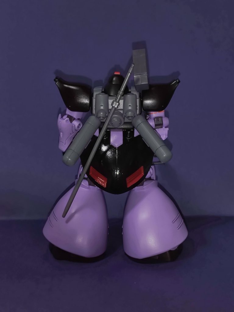 カイパーのドムは、機体各部にオレンジのラインが引かれている点以外は一般的なリック・ドムⅡと大差ない。自身の愛機を派手に塗装することも多いジオン軍士官にしては地味とも言えるだろうしかし彼は連邦軍MSを73機撃墜し、連邦軍艦を6隻も仕留めたことから「獰猛なる雛菊」と呼ばれるようになった