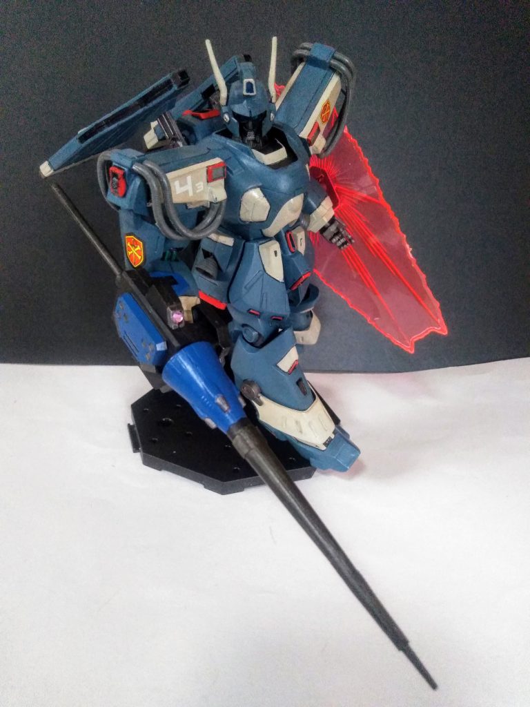 まっ!気を取り直して❗ 「クロスボーンのMSデザイン」はヤッパリ 独創的ですね🤔 そして「ショットランサー」が堪らなく カッコいい 🤤 背部の「シェルフ ノズル」も良い味だしてます😍 でも「一推しポイントは真ん丸目玉」 では無いでしょうか😤