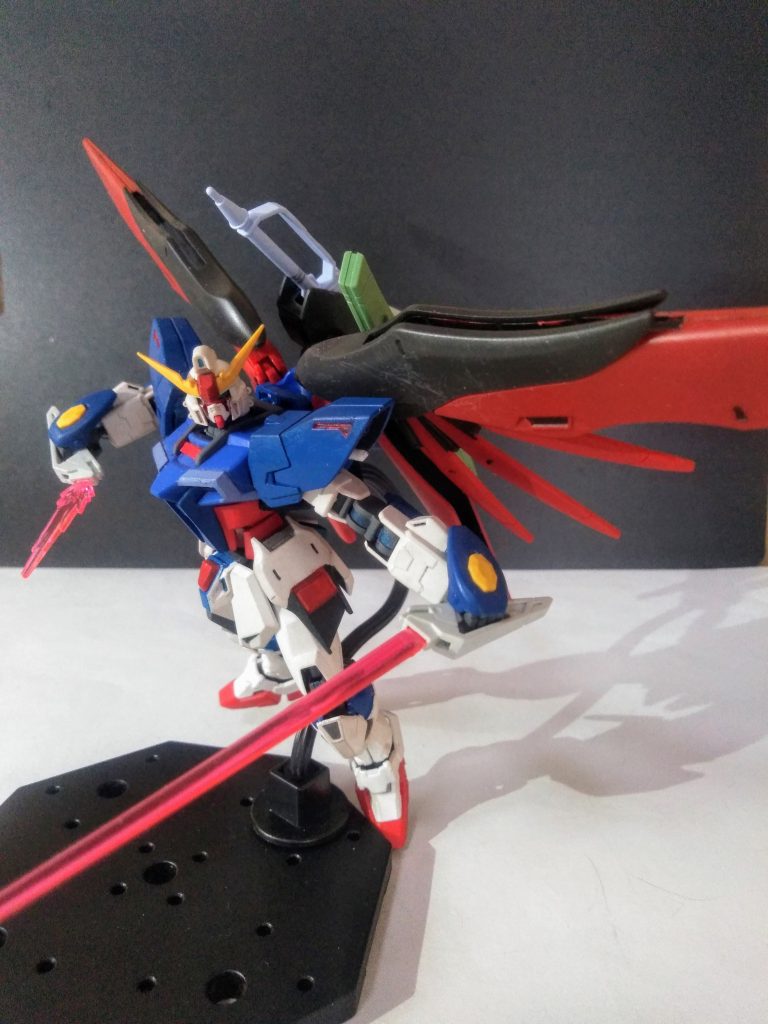 なので｢特筆する事｣が在りません😤ハイ。ワンパターンの｢ビーム サーベル &        ビームブーメラン｣ 🧐　　　　　　　　　　　　　　しかし｢ウイング展開｣すると毎回の事ながら画角に収まらん😢