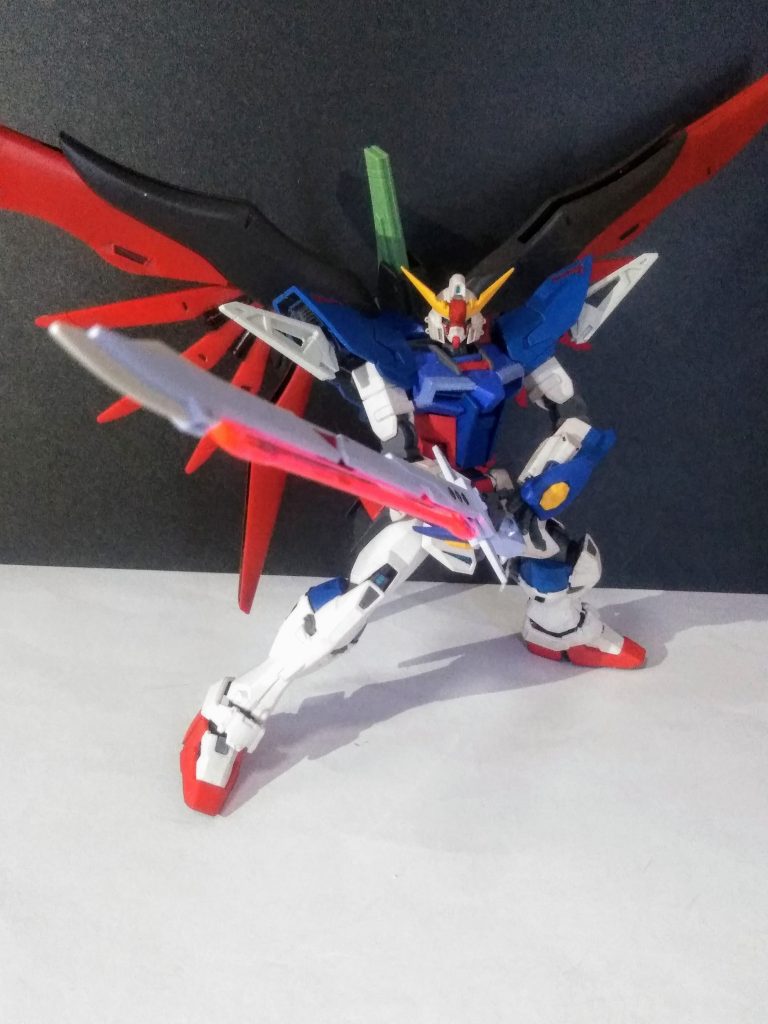 ｢アロンダイト ビーム ソード｣ 抜刀❗❗　　　　　　　　　　　　　　まぁ、お決まりのポージング😄　　　　　　　　　　だけど｢長くて、デッカイ武器｣からは　　　　　　　ロマン汁がトウトウと湧きだしてくる　　　　　　モノなのです😂