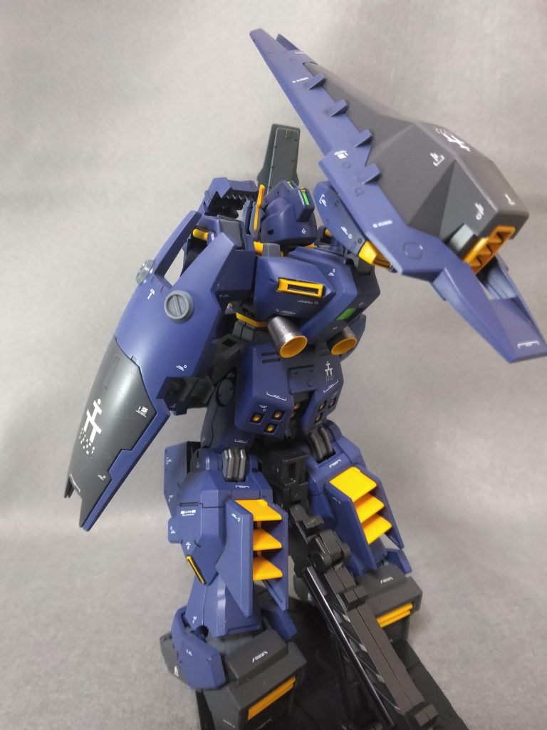 反対の後ろ側から。アウスラであることも、兵装区分もよくわかりませんが。