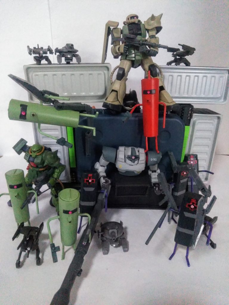 全兵器展開状態はコウ成ります🤣🤣🤣  ジオン軍の『キョウ科学者養成機関       《ヤッベエーナココ》』出身の     《コンテナシ、チニウ、ビー、タイ、   エコノ》5人のキョウ技術大尉の合作となる     「阻止限界点 防衛戦仕様機体」と相成ります😏ど~です❗「UP主」頑張ったでしょう😤😤😤