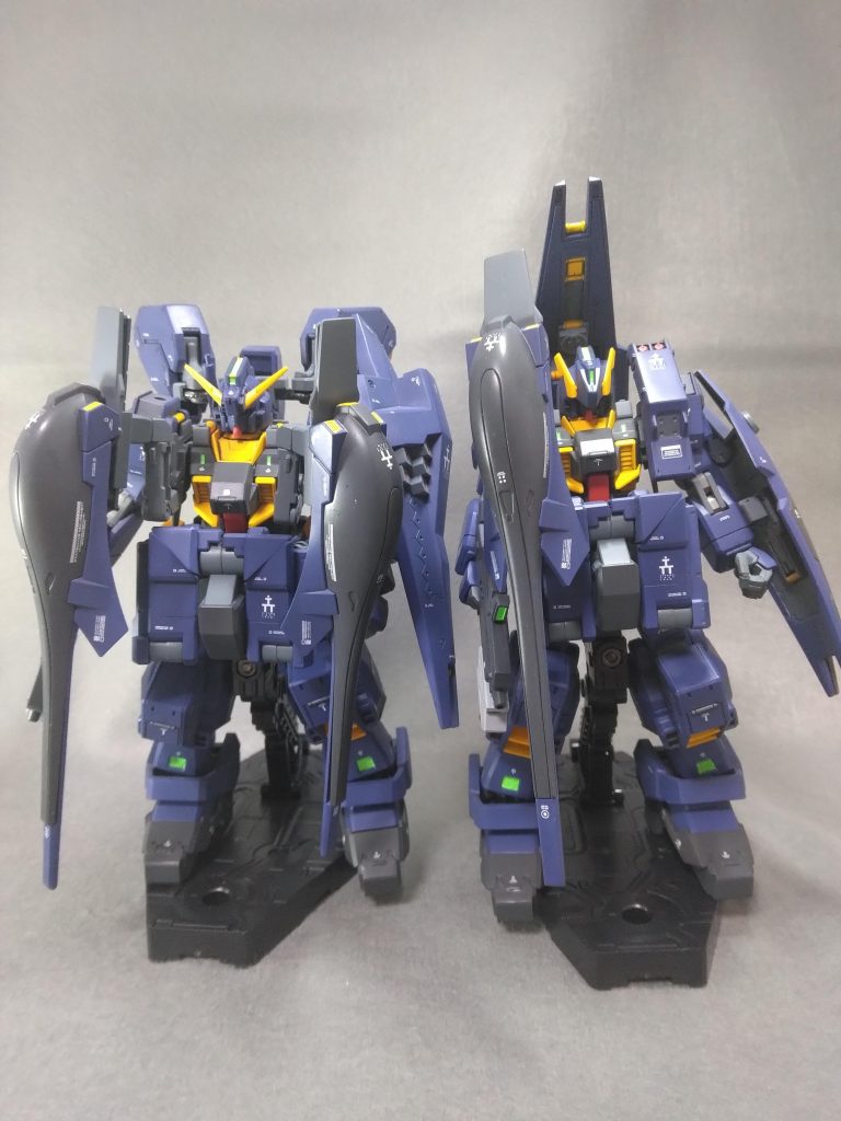 第三種兵装と第一種兵装と一緒に。第二種、第四種も同時に作っていたのですが、一部パーツの塗り忘れ。いつも、5～6体以上まとめて作るので、生産管理が、杜撰です。