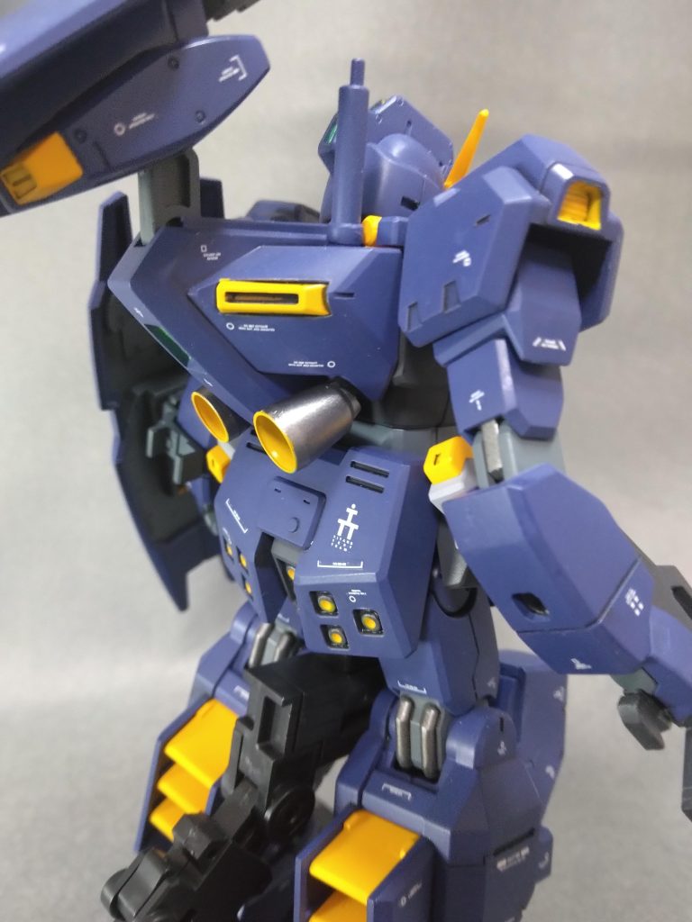 後ろから。バーニアついてた。