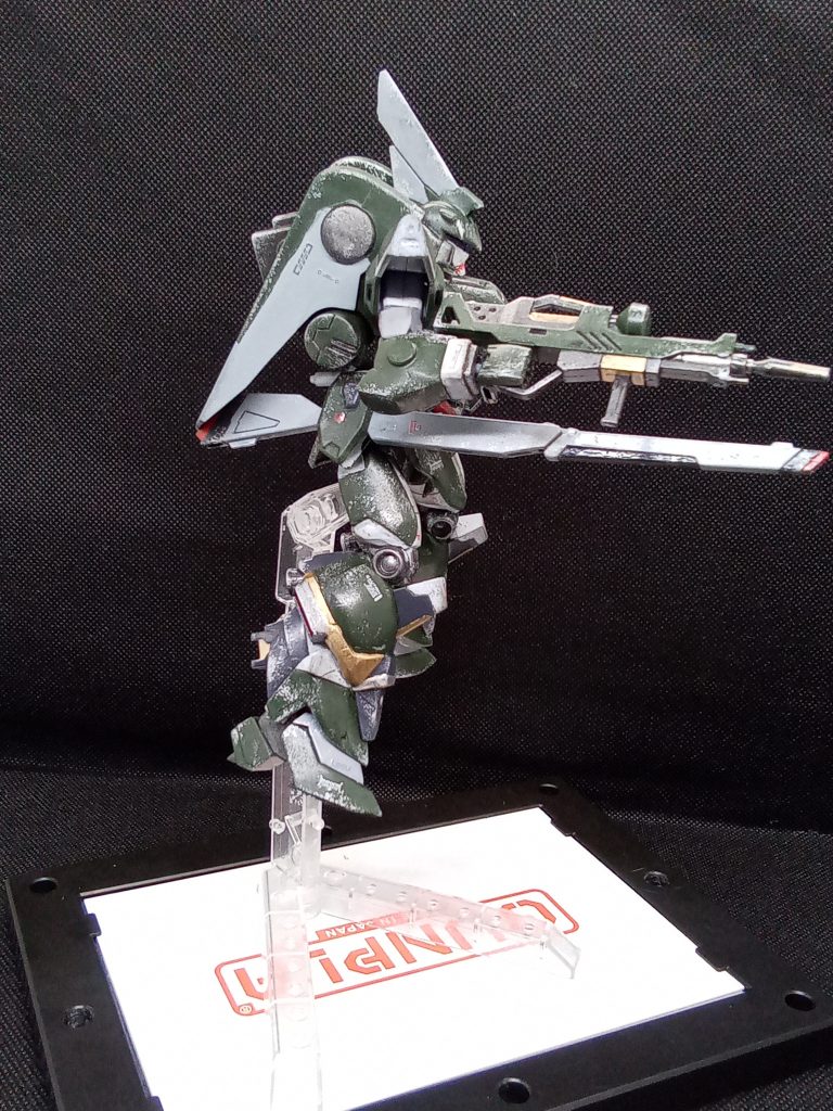 肘と膝の可動域も少しだけ改良隙間が目立つようになってしまったので装甲の形状をアレンジ 腰部レールガンはフリーダムから移植