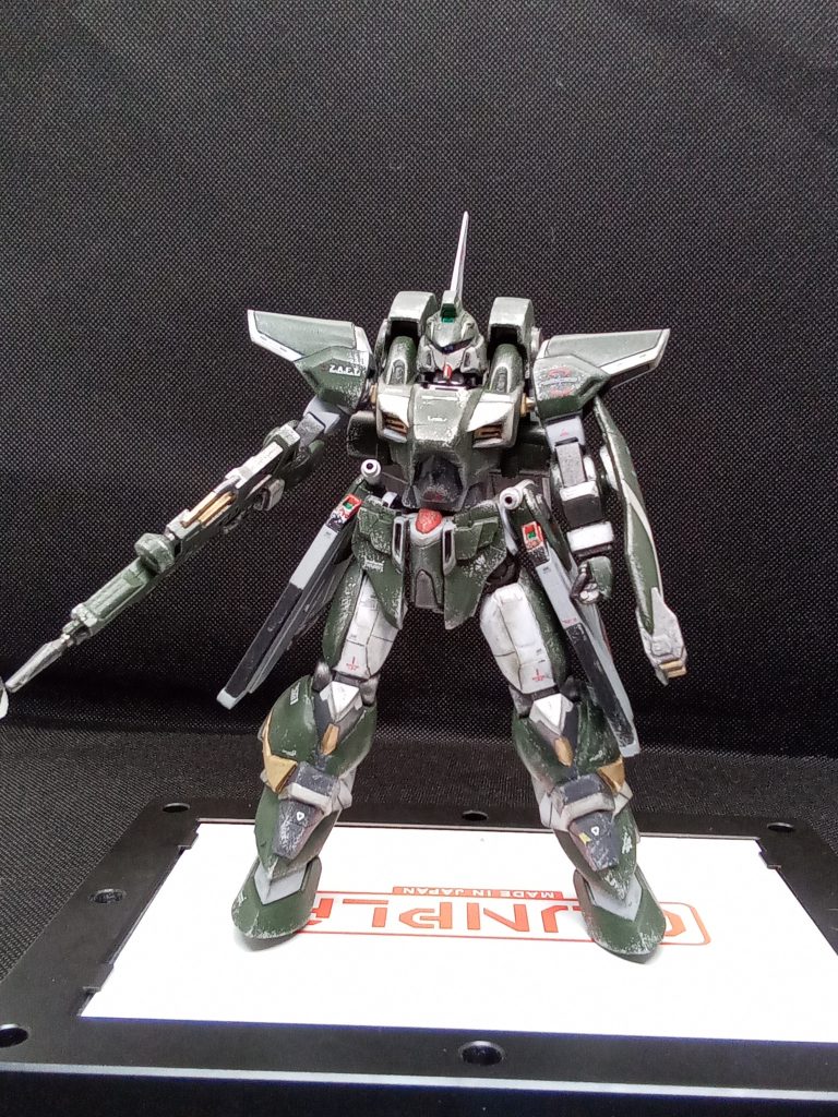 ドレッドノートをベースに旧キットのゲイツをミキシングパテを使ってアレンジをしてみました。頭部・胸部・両肩・両腕・腰・両足をパテで自己解釈のアレンジしています股関節はキットのままだと格好が悪くポーズもとりにくかったので大型化して間接を近代化改修w結果 太股とスカートはほぼフルスクラッチでつくりなおして大型化しています