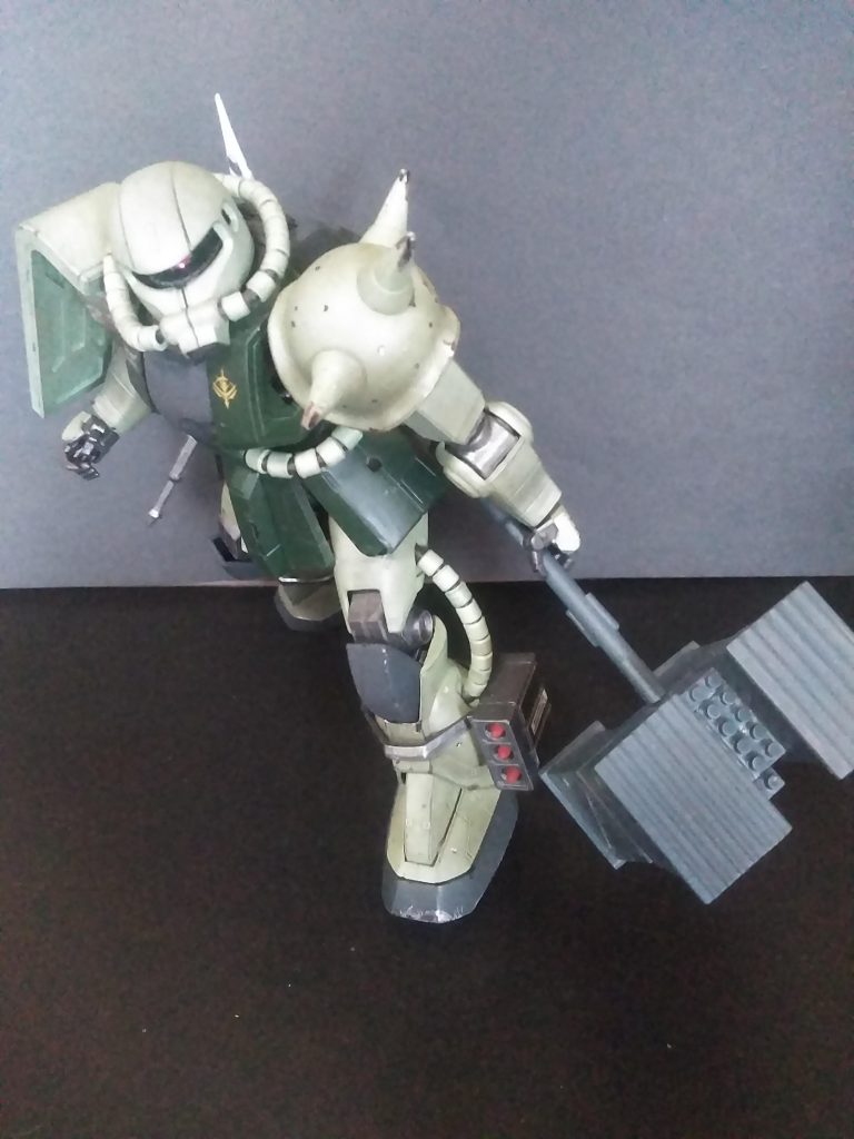 と、云うワケで「MOTITUKI ハンマー」を 掌握です😂 ご覧の通り「手造り感」が満載です🤣 そして「DSO BLK プロジェクト」も実行です😆 まぁ、見た目は「UP主」の技量なので 「お赦し」を😔 何故「MOTITUKI ハンマー」なのか❓ ソレハ、「野蛮な武器」で機体の「精密機械及びパイロット」に衝撃波による深刻なダメージを与える『機体は行動不能→パイロットは失神or 脱出→マンマと残存機体を確保する』 と、いう寸法です🤣🤣🤣 まぁ、貧乏部隊に良く在る「日常的な風景」 ですね😆 ソレトもうすぐお正月だし😋