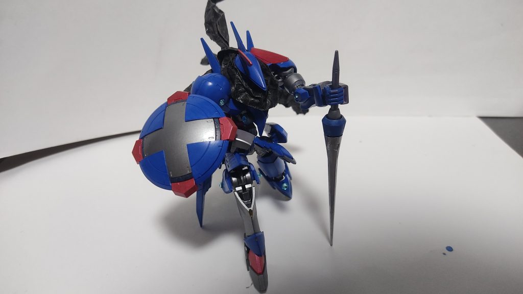 別ポーズ。騎士風?このポーズだとスタンドなしでも自立できます。立ちでも出来ますが、結構難しいのでスタンド使いました