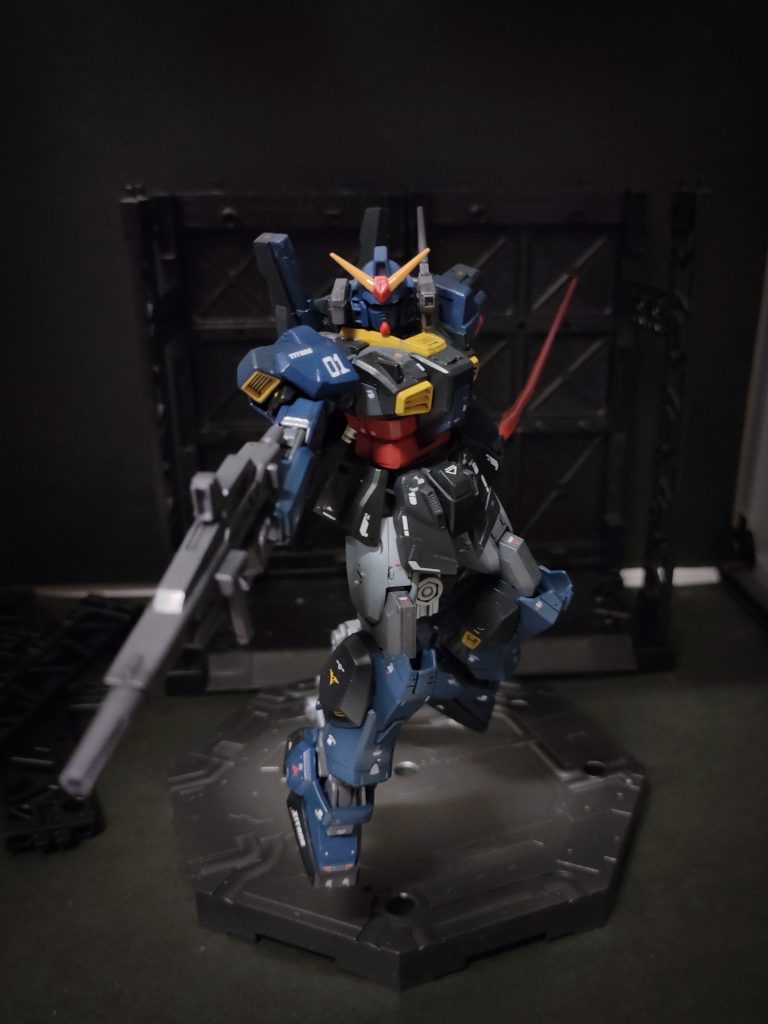 振り向きざまのショット!通称アムロ撃ち。