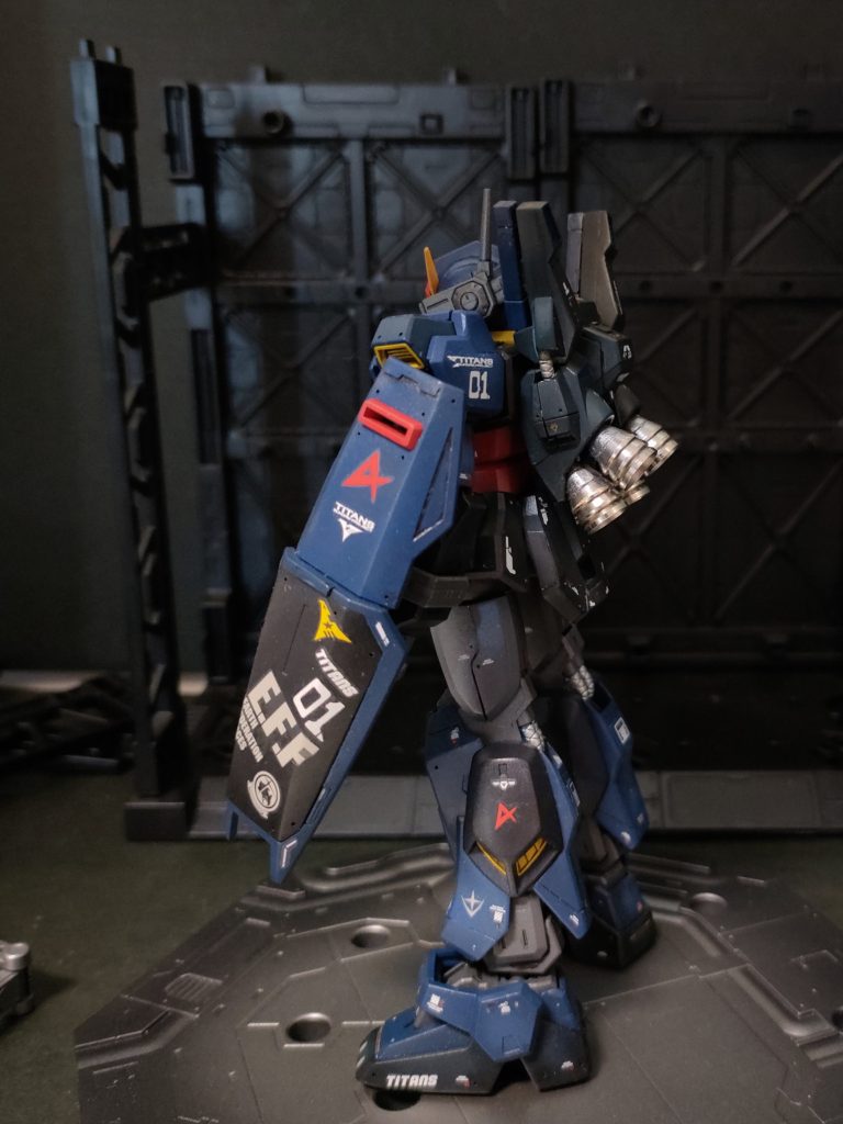 デカールは純正RGマークII用、ユニコーン汎用、ハイキュー、その他を使用。配置を考えながら貼りましたが丸1日かかりました😂