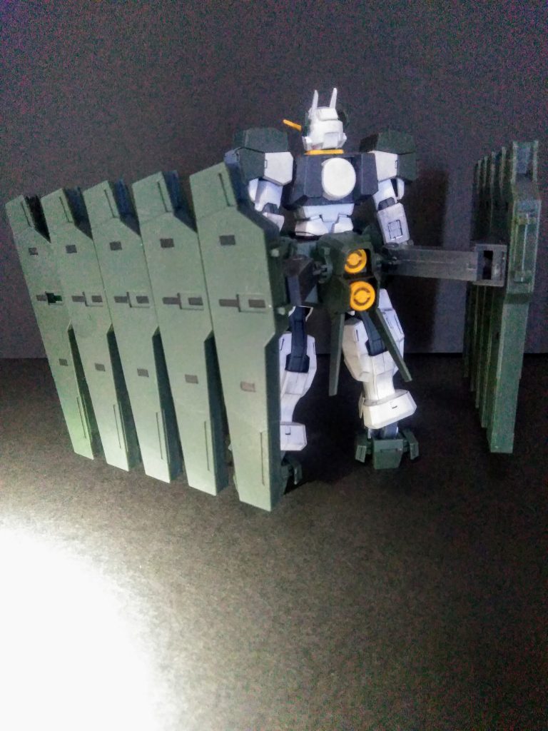 ハイ。後ろ姿🧐 兎に角 本体よりデカイ「ホルスター ビット」に目線が誘導されてしまいます😁う~ん…「こいつぁ なんかなぁ…」😑