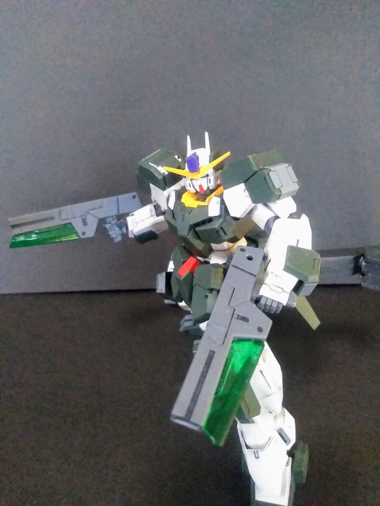 緑色の部分は「 GN ソード」と同じらしいのでこの様に「ハンド チョッパー」として 闘えるとの事です😍