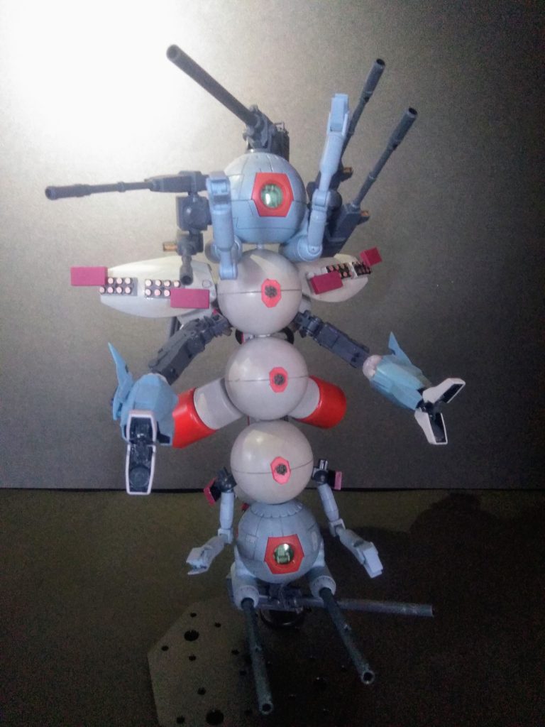 『地球連邦軍の悪意』を具現化した様なこの機体😲　　　　　　　　　　　　　　　　　　　まさに悪夢と呼ぶに相応しい・・・😢　　　　　　　　　　　　　　　　　　てな訳で 各ユニットの装備を展開です😄　　　　　　　　　　　《トップ ボール ユニット》には標準的なモノが クッ付イテいるので省きます😔　　　　　　　　　　　　　　　　　　　　《セカンド ボール ユニット》には　　　　　　　　　　　　　　｢サイドスラスター兼用バインダー｣　　　　その上部に設置の　　　　　　　　　　　　　　　｢D式 7連装ミサイルランチャー × 4 ｣　　　　　　　　｢対MS用格闘ハンド × 2 ｣(ゲルググの頭も　　　　　握り潰す！)　　　　　　　　　　　　　　　　　　　《サード ボール ユニット》には　　　　　　　　　　　｢背面に大口径ノズル × 2 ｣                               《フォース ボール ユニット》には   　　　　　　　　　　　｢ボール標準マニュピレータ × 2 ｣　　　　　　　　《ボトム ボール ユニット》には　　　　　　　　　　｢何時ものキャノン砲｣　　　　　　　　　　　　｢230mm ビームキャノン × 2 ｣　　　　　　　　　　　｢ 2,3,4 ボール ユニット｣には　　　　　　　　　　　　　｢6連装ガトリングガン × 各 1 ｣　　　　　　　　　　　を装備です😤　　　　　　　　　　　　　　　　イヤ！だから盛り過ぎだって👹