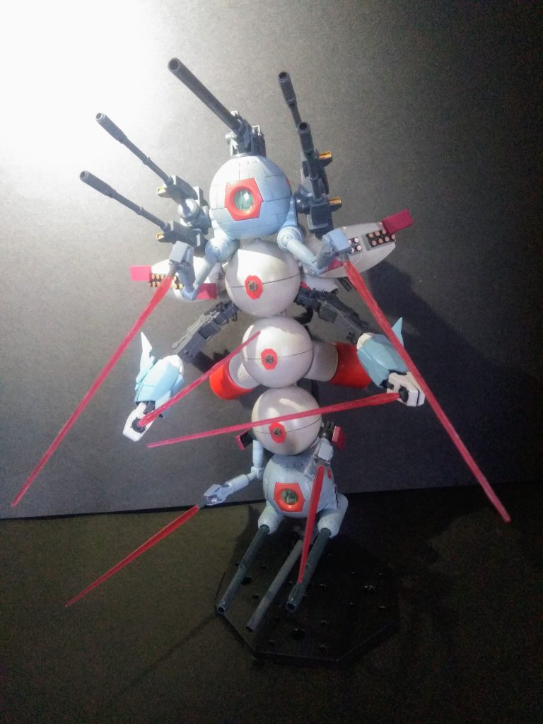 連邦軍の兵士達は皆、口を揃えて　　　　　　　コウ言います😄😤😏　　　　　　　　　　　　『悪のジオン星人を全滅サセル為の　　　　最強(恐・凶・狂)のチカラだっ❗❗』と😣ハイ。こんなナリですが接近戦も　　　　　　　　　　ソツ無くコナシます🤣　　　　　　　　　　　　　　各マニュピレータには　　　　　　　　　　　　　　　｢ビームサーベル発振機｣が内蔵されております😂😂