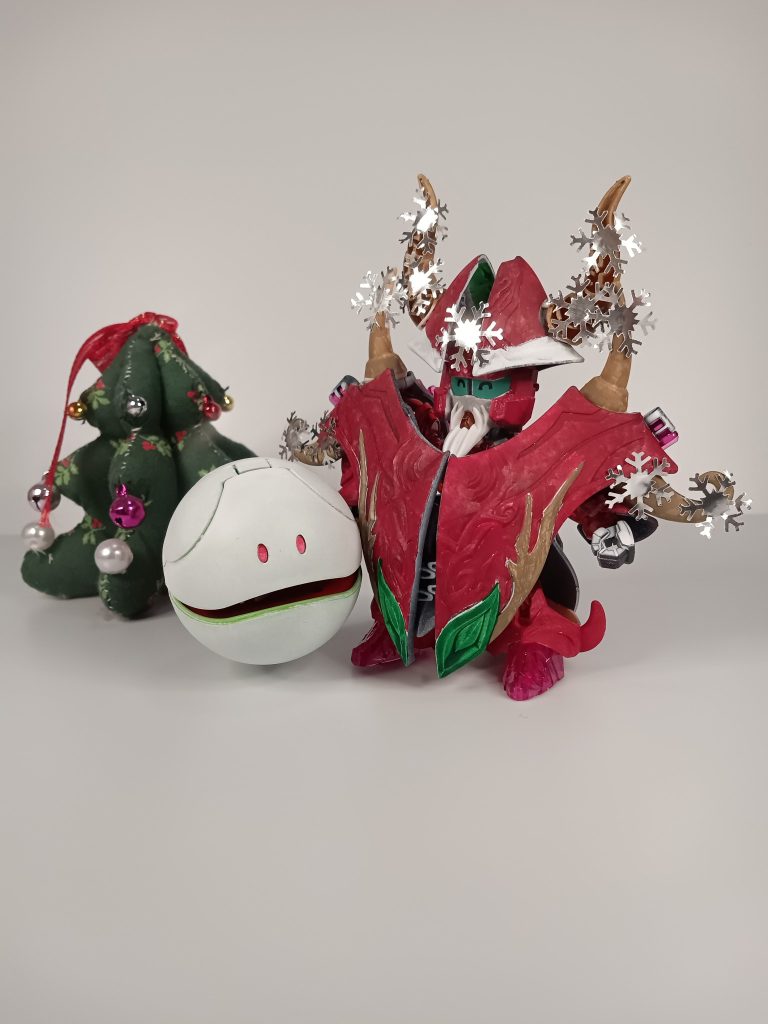 アドベントカレンダーに記事を書かせて頂いたサンタガンダム色の塗装が出来ました。いい加減な作品ですが、ウチの子たちも喜んだので、一応、満足です。