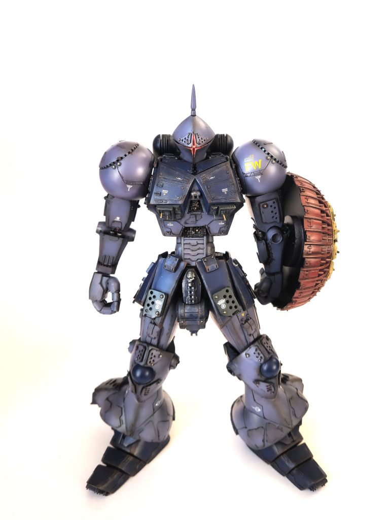 全身切り刻み、再構築、胴回り新規、各所ジャンクパーツ盛り盛りとプラ板デコレーションで仕上げました。